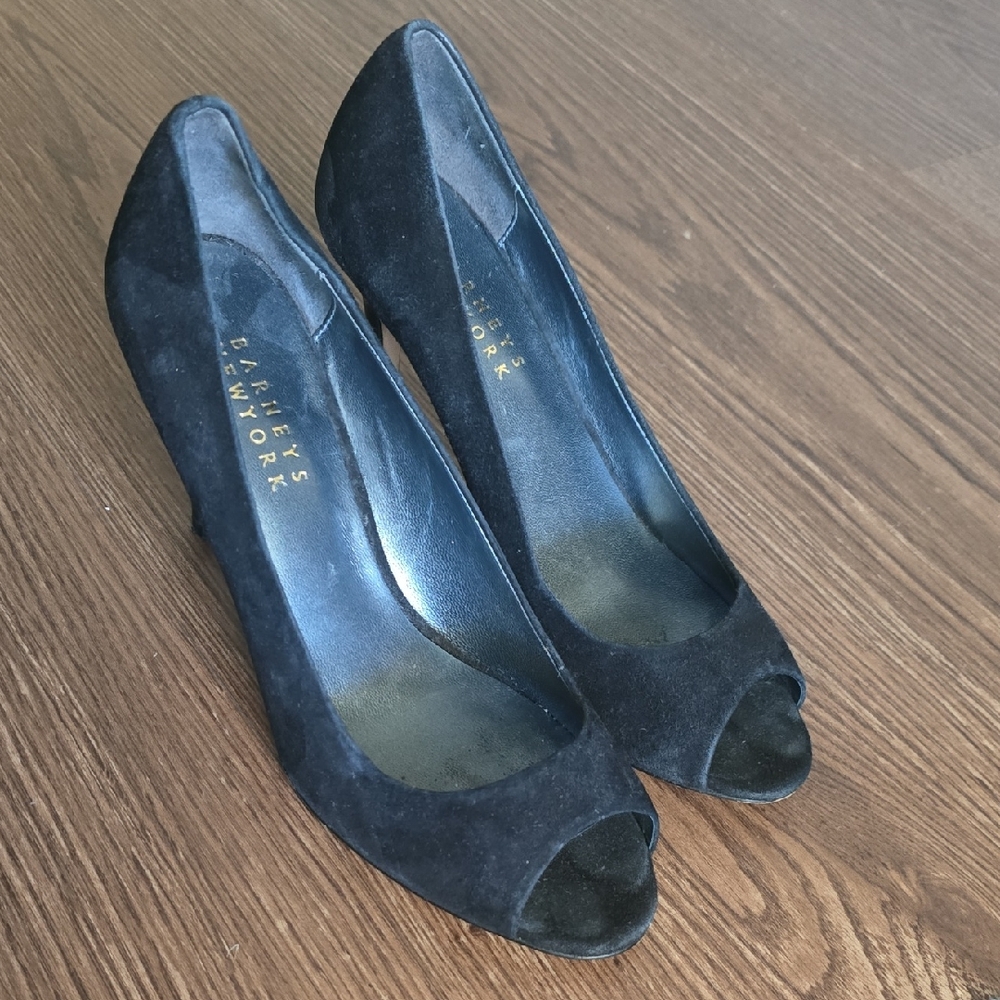 Barneys New‎ York Classic Black Suede Heels 8